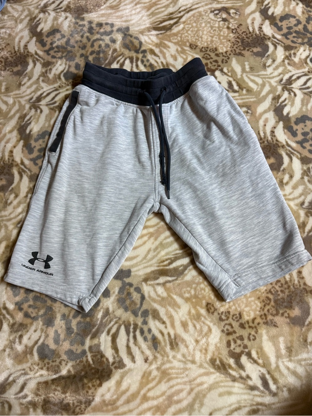 Under Armour gray heather shorts size S #athletic #performance